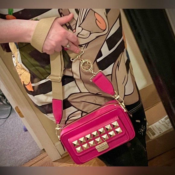 MICHAEL KORS HOT PINK RUNWAY CROSSBODY CAMERA BAG / STUDDED - Picture 15 of 16